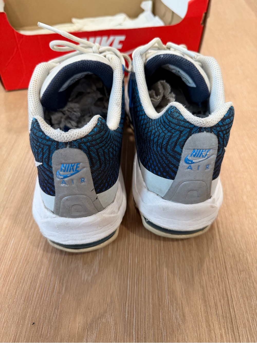 Nike Men’s Air Max 95 White and Blue Lace-Up Sneakers - Picture 2 of 5